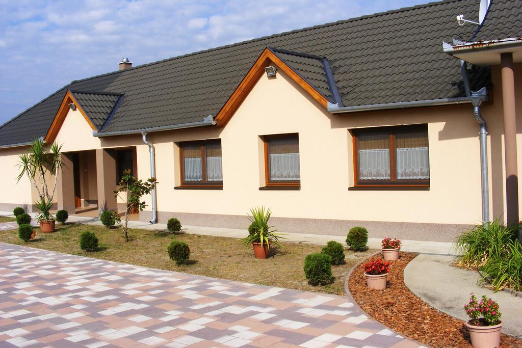 Szerencsecsillag Vendeghaz Hotel Kiskoros Exterior photo