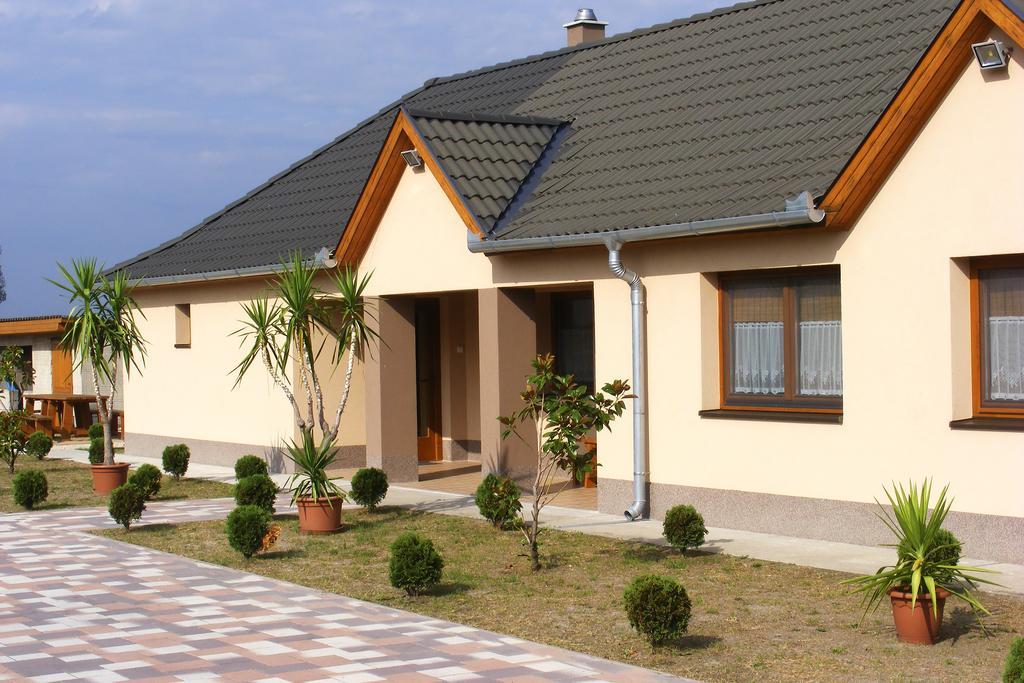 Szerencsecsillag Vendeghaz Hotel Kiskoros Exterior photo