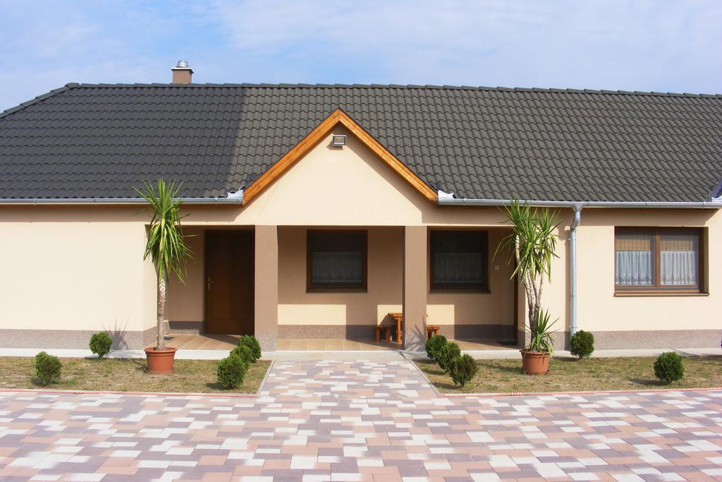 Szerencsecsillag Vendeghaz Hotel Kiskoros Exterior photo