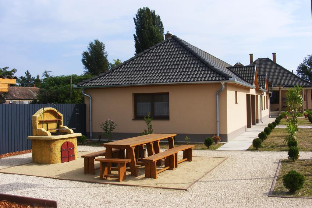 Szerencsecsillag Vendeghaz Hotel Kiskoros Exterior photo