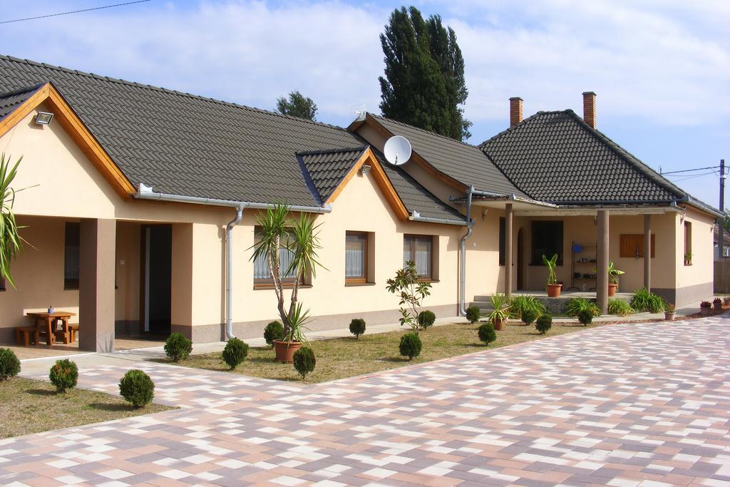 Szerencsecsillag Vendeghaz Hotel Kiskoros Exterior photo