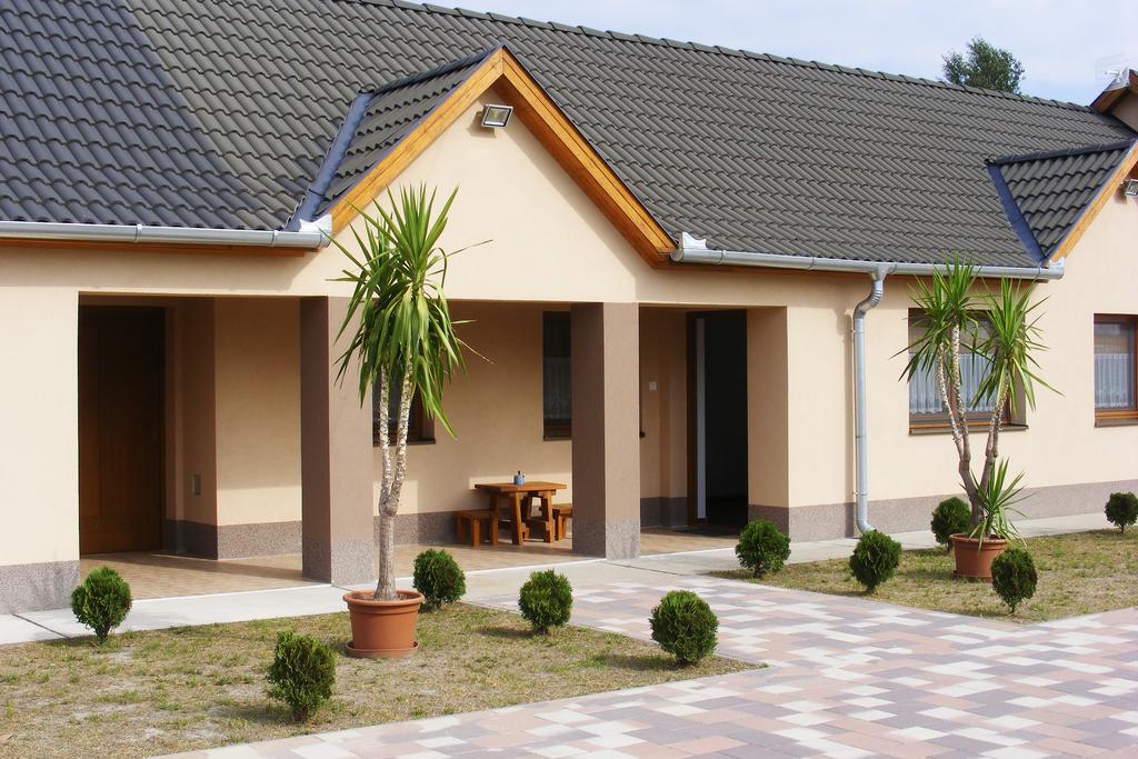 Szerencsecsillag Vendeghaz Hotel Kiskoros Exterior photo