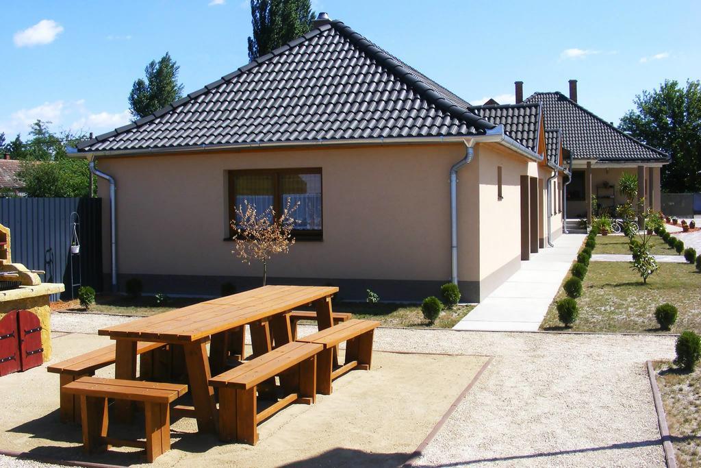 Szerencsecsillag Vendeghaz Hotel Kiskoros Exterior photo