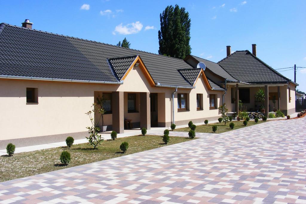 Szerencsecsillag Vendeghaz Hotel Kiskoros Exterior photo
